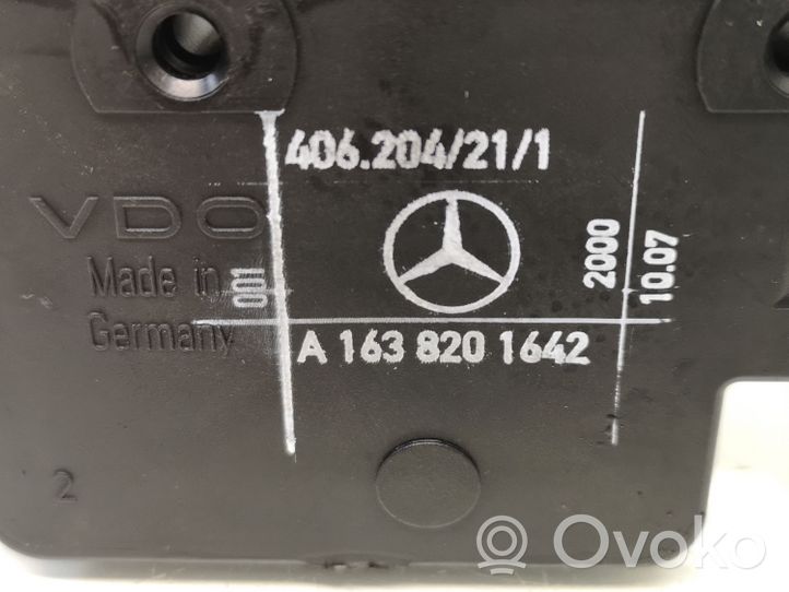 Mercedes-Benz ML W163 Polttoainetankin korkin lukon moottori A1638201642