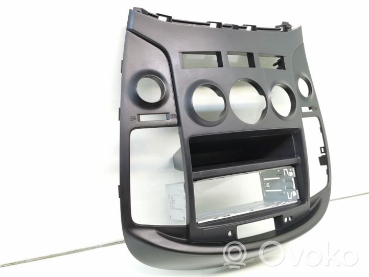 Hyundai H-1, Starex, Satellite Mascherina unità principale autoradio/GPS U0629648