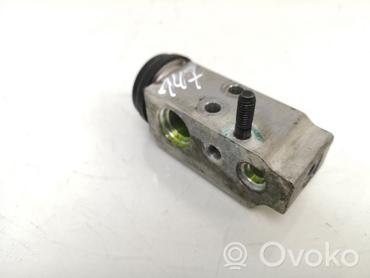 Hyundai ix35 Air conditioning (A/C) expansion valve 977752Y000