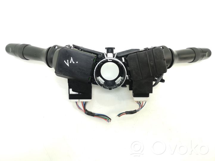 Toyota Verso Leva/interruttore dell’indicatore di direzione e tergicristallo 17F144