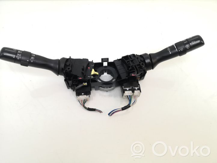 Toyota Verso Leva/interruttore dell’indicatore di direzione e tergicristallo 17F144