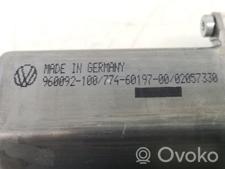 Volkswagen PASSAT B6 Takaoven ikkunan nostomoottori 1K0959704P
