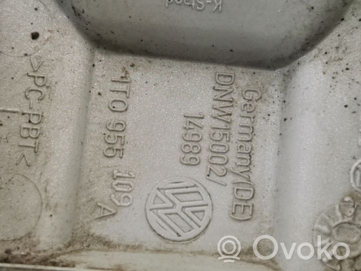 Volkswagen Touran I Zaślepka spryskiwacza lampy przedniej 1T0955109A