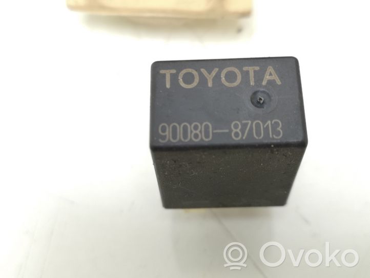 Toyota Avensis T250 Modulo fusibile 8264105030A