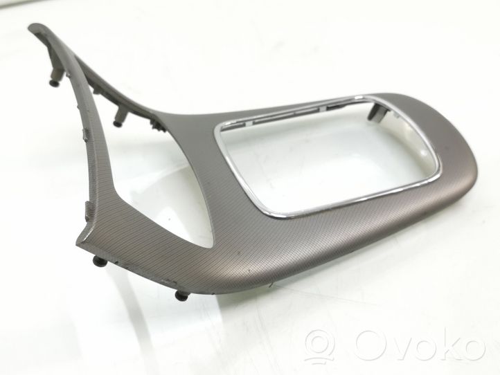 Toyota Avensis T250 Rivestimento in plastica cornice della leva del cambio 92141