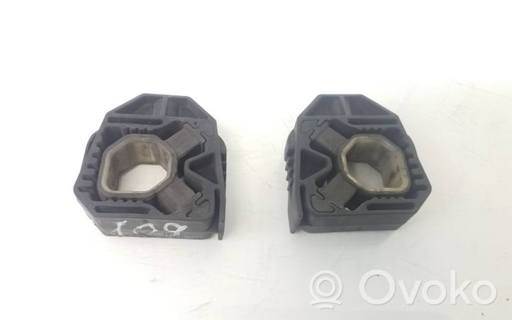 Volkswagen Jetta V Fixation de radiateur 1K0121367D