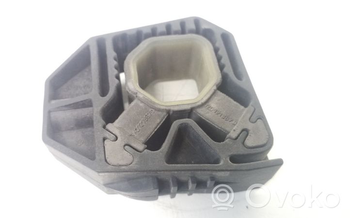 Volkswagen Touran I Staffa di montaggio del radiatore 1K0121367D