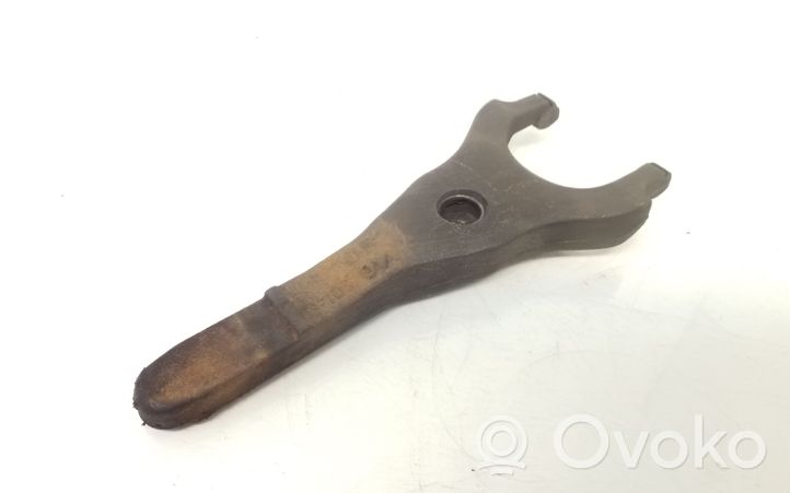 Toyota Avensis T250 Forcella del braccio di rilascio della frizione 4020140