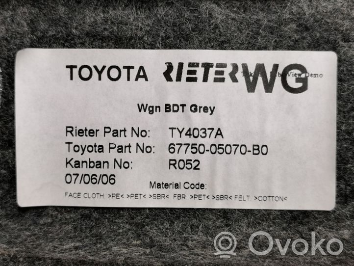 Toyota Avensis T250 Rivestimento portellone posteriore/bagagliaio 6775905010