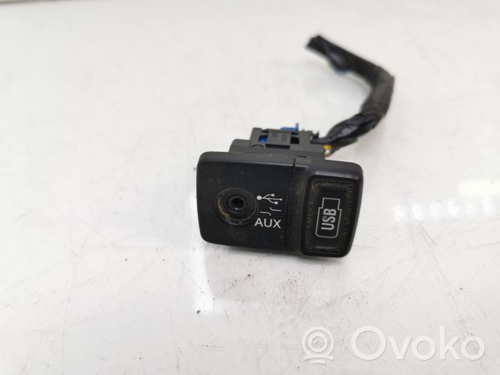 Opel Combo D Câble adaptateur AUX 735549165