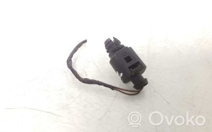 Volkswagen PASSAT B6 Sonde température extérieure 8Z0820535