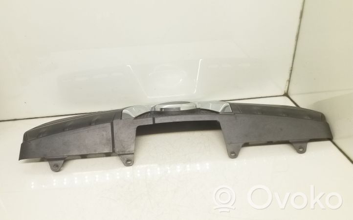 Nissan Qashqai Etupuskurin ylempi jäähdytinsäleikkö 62310JD00B