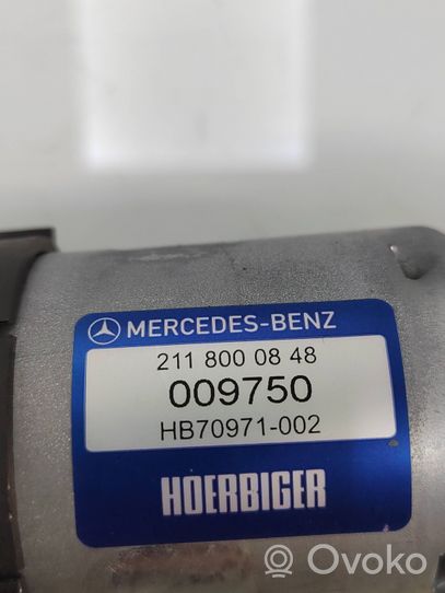 Mercedes-Benz E W211 Tavaratilan luukun hydraulinen avausjärjestelmä pumpulla A2118000065