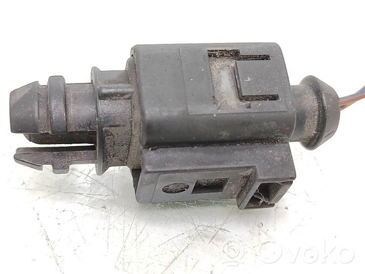 Volkswagen PASSAT B6 Sensor de temperatura interna/externa 8Zq820535