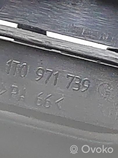 Volkswagen PASSAT B6 Kita variklio skyriaus detalė 3C0906116A