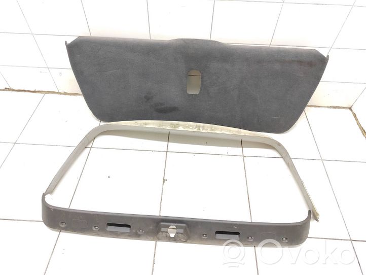 Mercedes-Benz E W211 Verkleidung Heckklappe Kofferraumdeckel A2117400770