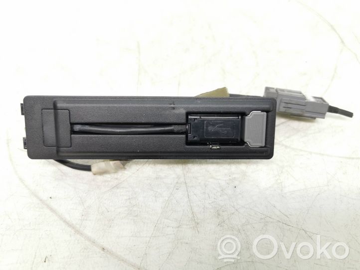 Honda CR-V Connecteur/prise USB 3U2Y0