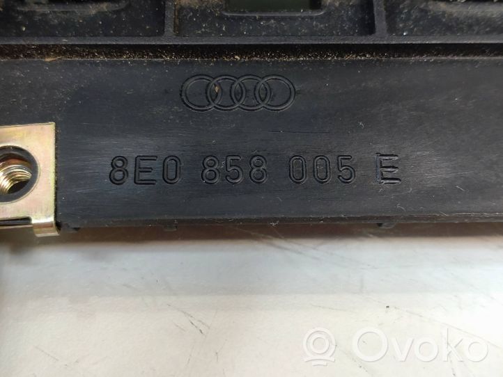 Audi A4 S4 B7 8E 8H Kita panelės detalė 8E0858005E