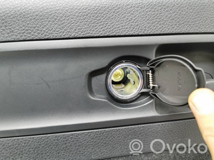 Mercedes-Benz EQC Tavaratilan sivuverhoilu A2936900501