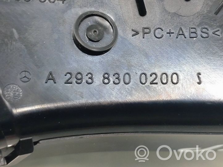 Mercedes-Benz EQC Kojelaudan tuuletussuuttimen suojalista A2938300200