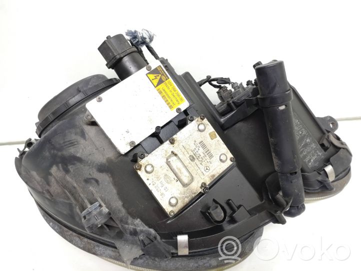 Mercedes-Benz E W211 Lampa przednia A0028202426