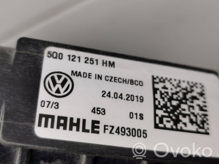 Volkswagen Tiguan Aušinimo skysčio radiatorius 5Q0121251HM