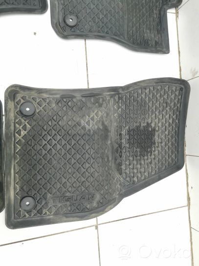 Volkswagen Tiguan Kit tapis de sol auto 5NB061502