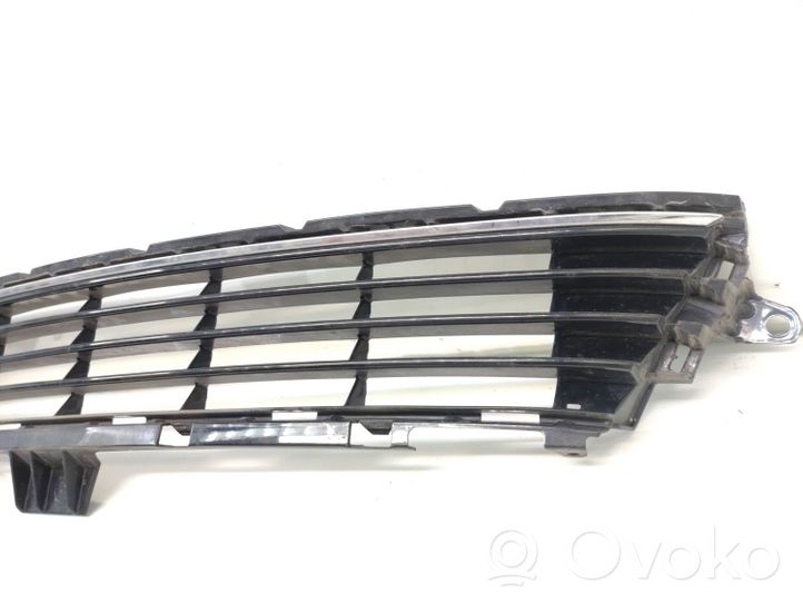 Toyota Auris E180 Front bumper lower grill 5311202670