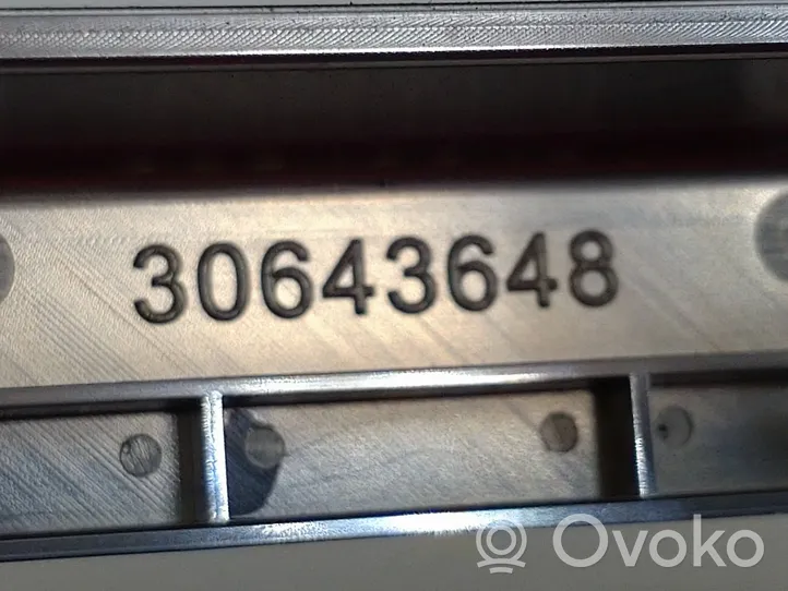 Volvo XC70 Cadre, panneau d'unité radio / GPS 30643648