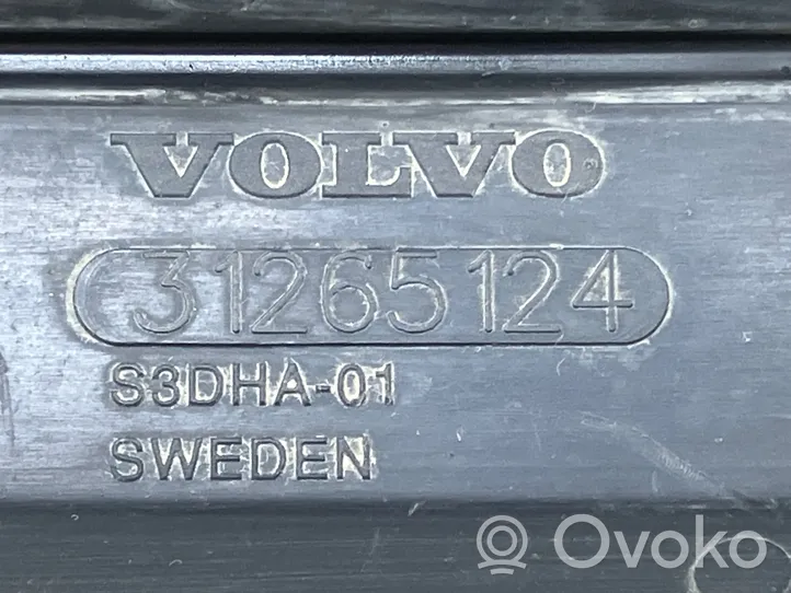 Volvo XC70 Apatinė dalis radiatorių panelės (televizoriaus) 31265124