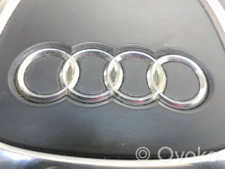 Audi A4 S4 B7 8E 8H Ohjauspyörän turvatyyny 8e0880301