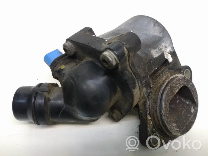 Audi A4 S4 B7 8E 8H Alloggiamento termostato 06B121111K