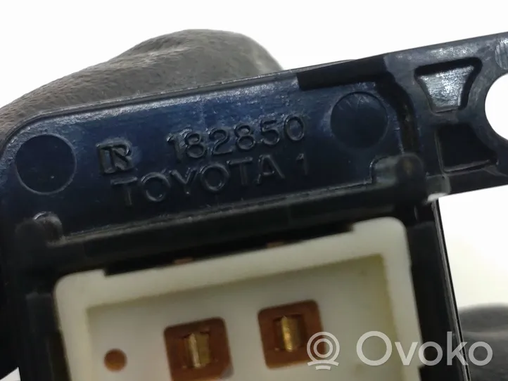 Toyota Auris E180 Istuimen säädön kytkin 182850