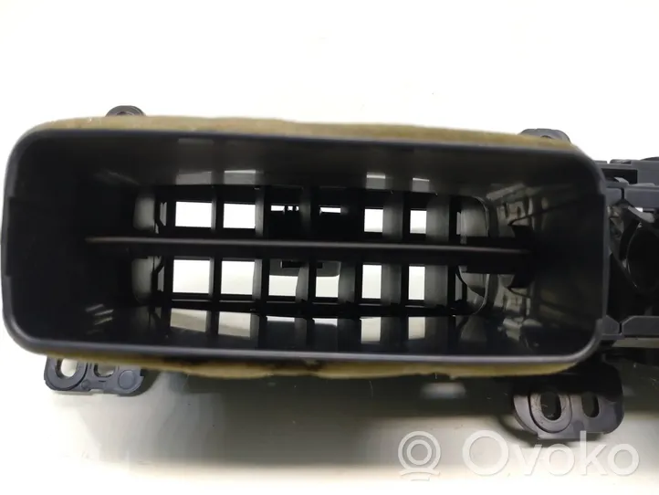 Toyota Auris E180 Centrinės oro grotelės 5567002400