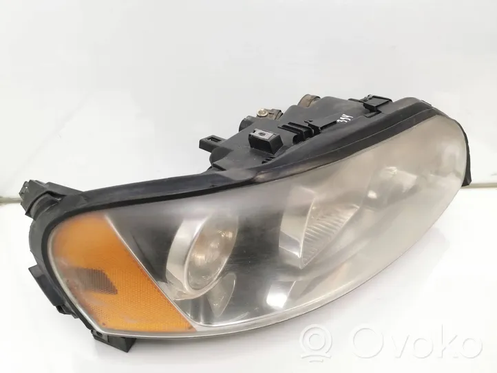 Volvo S60 Lampa przednia 30698826