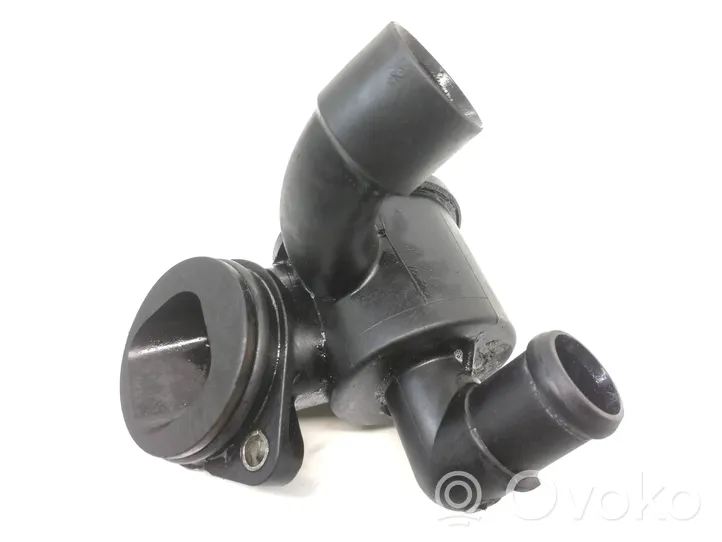 Audi A4 S4 B8 8K Carcasa del termostato 03L121111AD