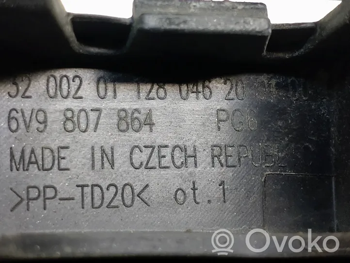 Skoda Fabia Mk3 (NJ) Uchwyt / Mocowanie zderzaka tylnego 6V9807864