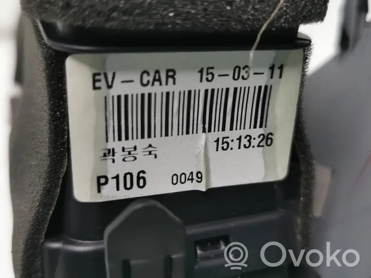 KIA Soul Dysze / Kratki środkowego nawiewu deski rozdzielczej P1060049