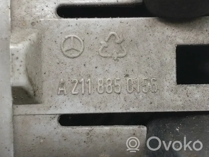 Mercedes-Benz E W211 Soporte del sensor de aparcamiento trasero (PDC) A2118850156