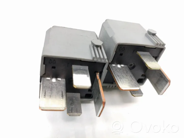 Mercedes-Benz E W212 Module de fusibles 016706581