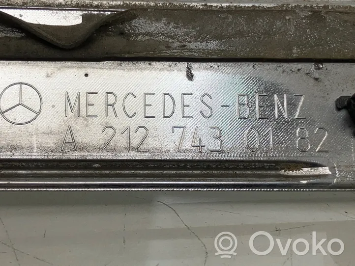 Mercedes-Benz E W212 Rivestimento portellone A2127430182