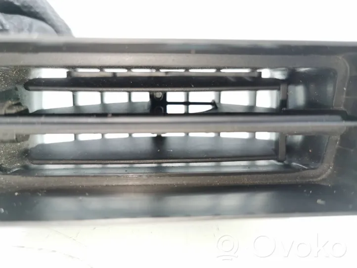 Renault Trafic II (X83) Griglia di ventilazione centrale cruscotto R6136S150