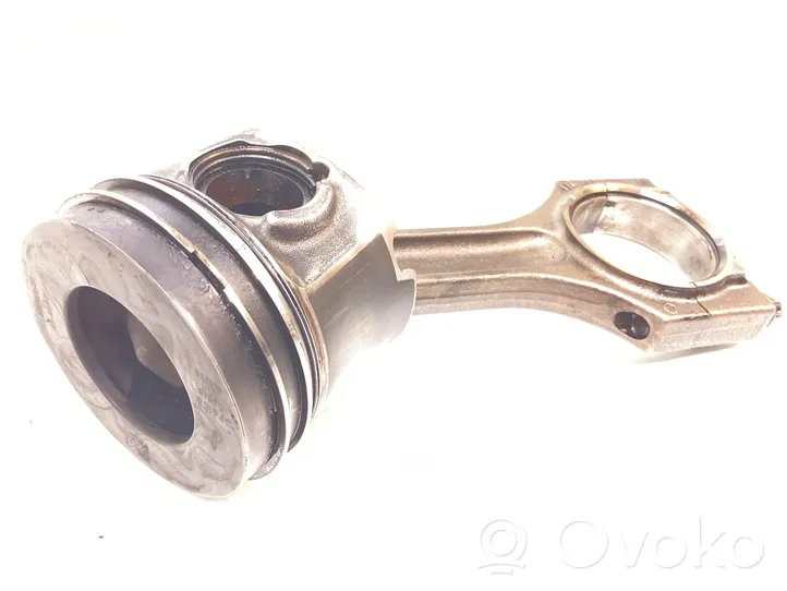 BMW X5 E70 Piston with connecting rod 84L110