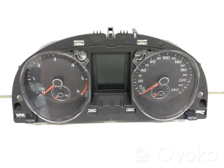 Volkswagen PASSAT B7 Speedometer (instrument cluster) 3AA920870D