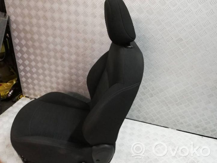 Peugeot 208 Priekinė keleivio sėdynė 