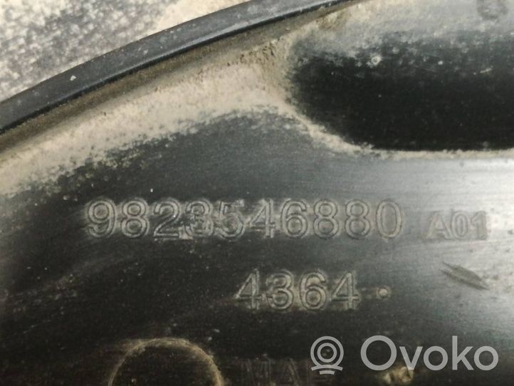 Opel Corsa F Alustakaukalon verhoilu 9823546880