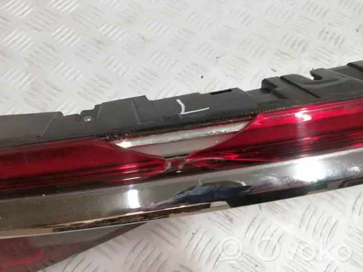 Audi A8 S8 D5 Lampy tylnej klapy bagażnika 4N0945095G