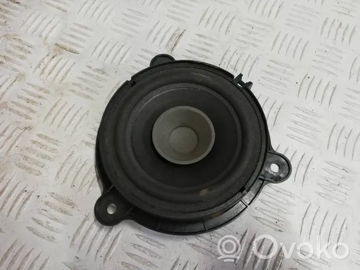 Renault Megane III Enceinte de porte arrière 281440002R