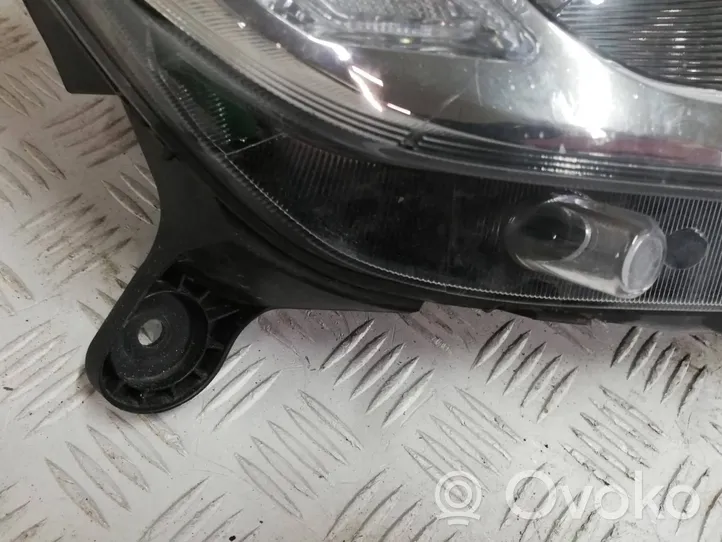 Dacia Sandero Lampa przednia 260104945R