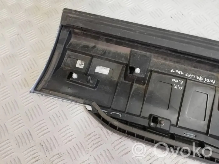 Audi Q7 4M Takaoven lista (muoto) 4M0583970N